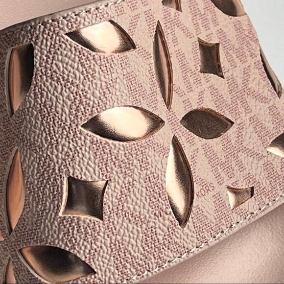 Michael Kors Women's Sandals with Gold  Flower Accents  Sz 7 - Picture 9 of 16